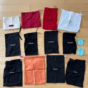 Authentic design 15 dust bags.